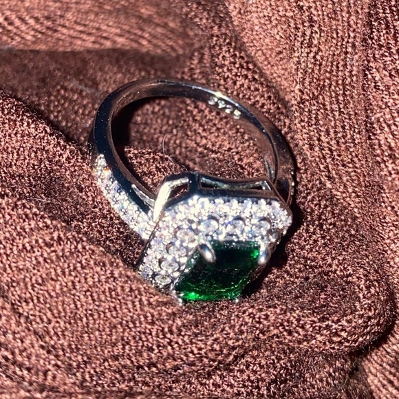 Vintage style Green Emerald princess cut silver  ring Sz 9 - Picture 4 of 9